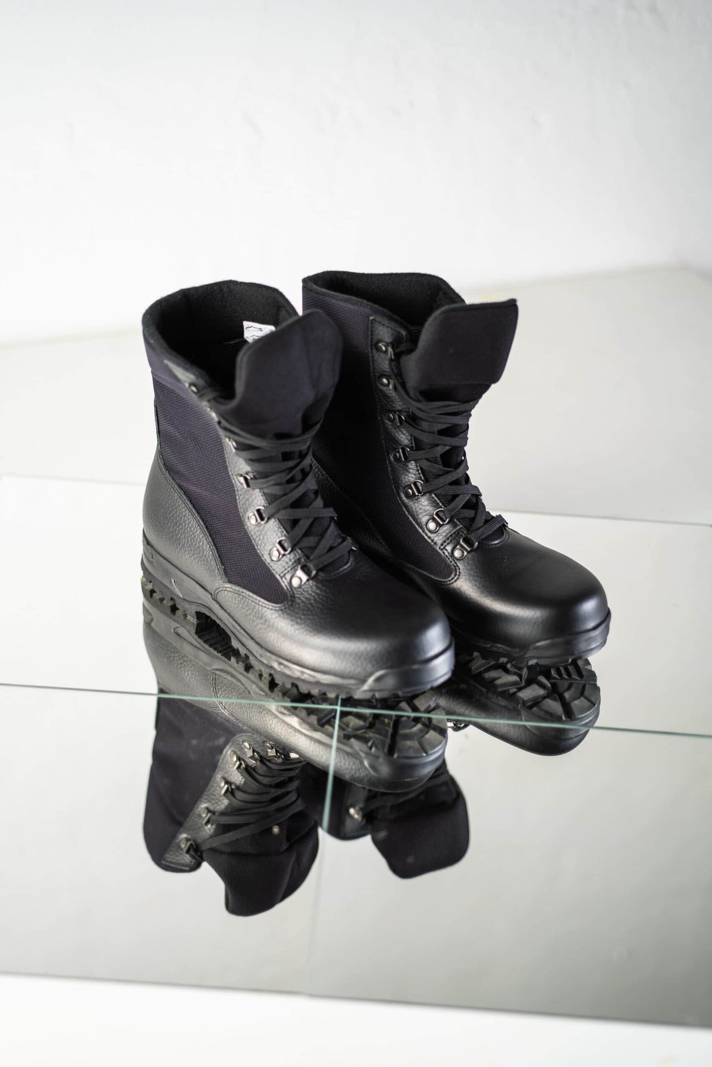 598 Desert Boots Davos - Black-The Urban Outpost