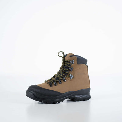 553P Tundra Hiking Boots in brown nubuck leather, designed for Nordic climates and active lifestyles.