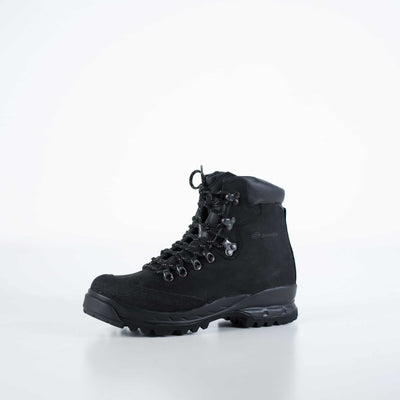 553P Black Hiking Boots made of waterproof nubuck leather, designed for Nordic climate and active lifestyles.